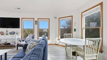 House, Multiple Bedrooms | Living area