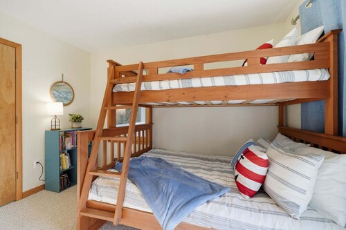 Outer Banks Getaway Golf Views, Near Beach 7 Bedroom Home