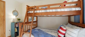 Outer Banks Getaway Golf Views, Near Beach 7 Bedroom Home