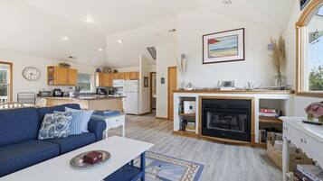 House, Multiple Bedrooms | Living area