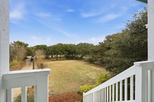 Golf & Surf 7BR: Private Pool, 5 Min to Beach