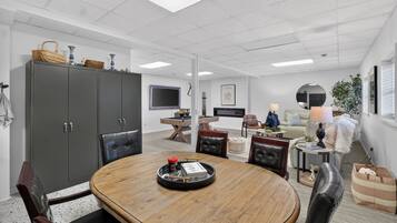 Cabin, 5 Bedrooms | Interior