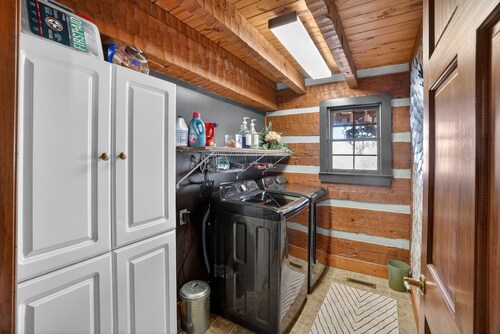 Pine Mountain Lodge Game Room & Wrap-around Porch 5 Bedroom Cabin