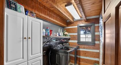 Pine Mountain Lodge Game Room & Wrap-around Porch 5 Bedroom Cabin