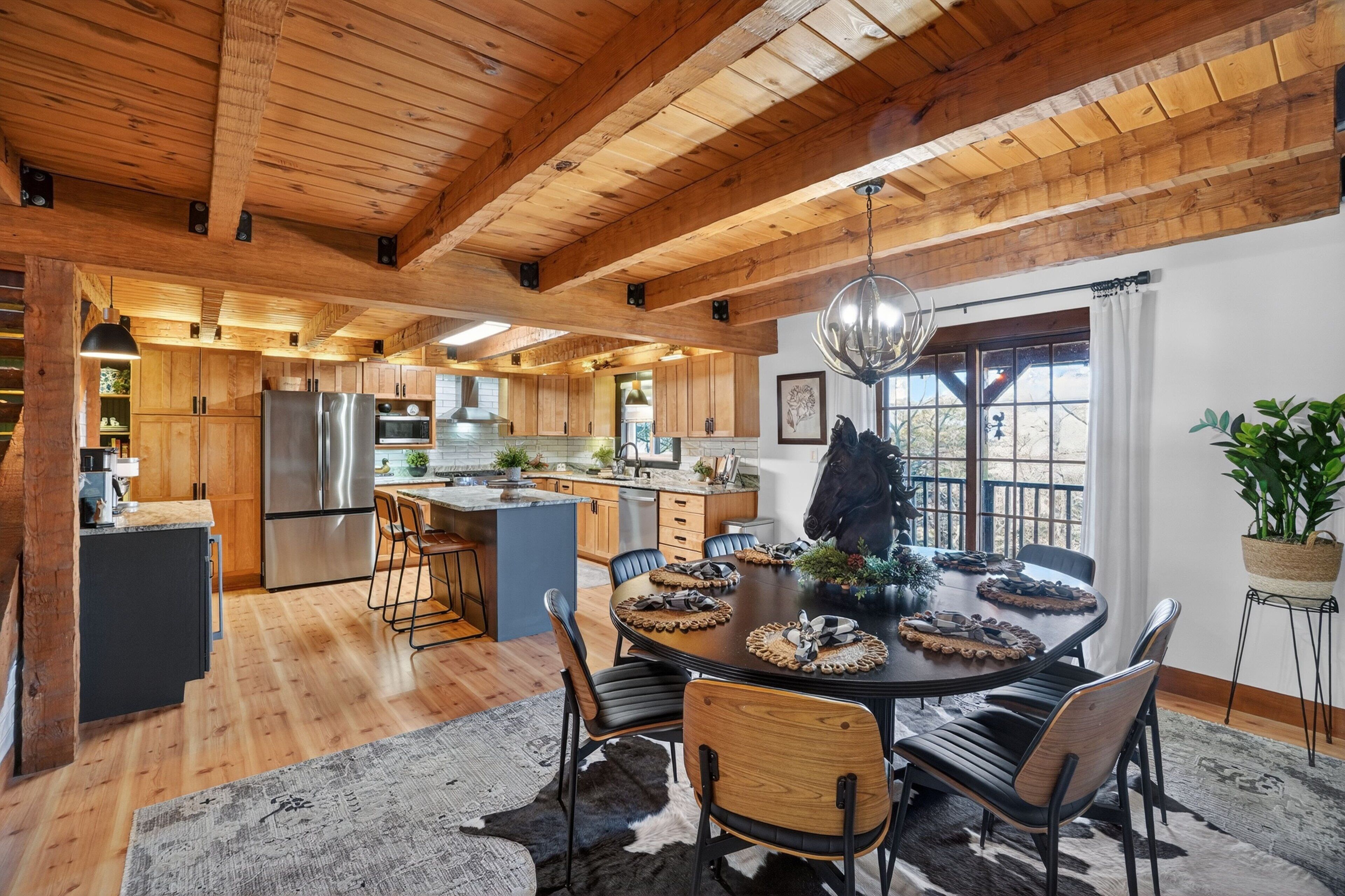 Cabin, 5 Bedrooms | Dining