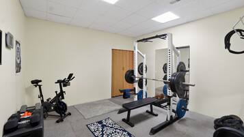 Cabin, 5 Bedrooms | Fitness facility