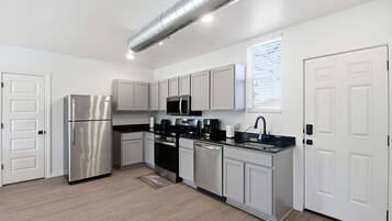 House, 2 Bedrooms | Private kitchen