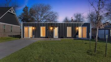 House, 2 Bedrooms | Exterior