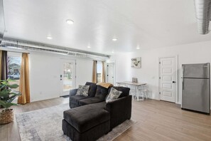 House, 2 Bedrooms | Living area - Modern 2br Near Downtown Okc 2 Bedroom Home (Oklahoma City)