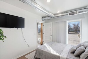 Casa, 2 quartos | 2 quartos, escrivaninha, espaço de trabalho para notebook