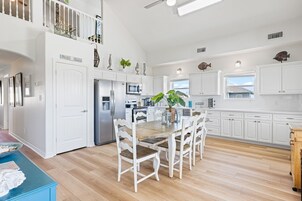 House, 2 Bedrooms | Private kitchen | Fridge, coffee/tea maker