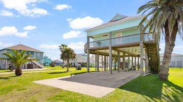 House, 2 Bedrooms | Exterior