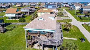 A coastal residential area with houses featuring balconies and a view of the ocean. - Buho Vista 2 Bedroom Home (Port Bolivar)