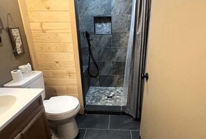Cabin, 4 Bedrooms | Bathroom - Wandering Bear Lodge 4 Bedroom Cabin (Sevierville)