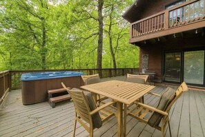 Cabin, 4 Bedrooms | Outdoor dining - Wandering Bear Lodge 4 Bedroom Cabin (Sevierville)