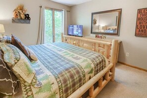 Cabin, 4 Bedrooms | 4 bedrooms, free WiFi - Wandering Bear Lodge 4 Bedroom Cabin (Sevierville)