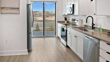 Townhome, 3 Bedrooms | Private kitchen