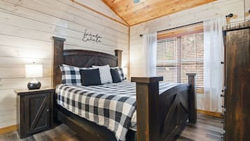 Signature Cabin, 1 Bedroom, Hot Tub