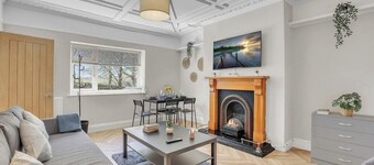 Stylish Cottage with a Hot Tub