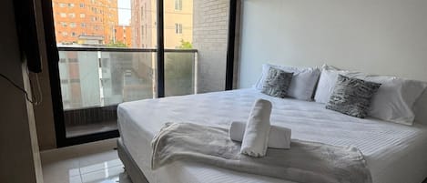 Apartment, 1 King Bed, Non Smoking | Premium bedding, free minibar items, laptop workspace