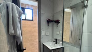 Apartment, 1 King Bed, Non Smoking | Bathroom - Apartaestudio Shanty Tipo 1 (Barranquilla)