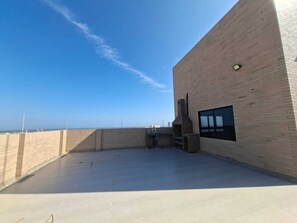 คอมฟอร์ทอพาร์ทเมนท์, วิวเมือง | ลานระเบียง/นอกชาน