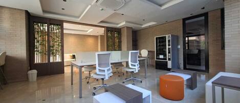 Comfort Apartment, City View | Interior