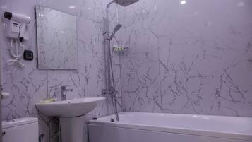Executive Double Room | Bathroom | Slippers, towels, soap, shampoo