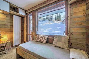 Room - Vrbo Property (Les Avanchers-Valmorel)