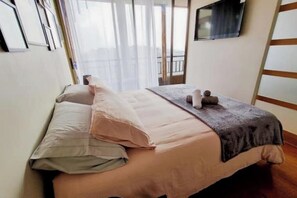 1 bedroom, iron/ironing board, free WiFi, bed sheets - Luminous refuge with panoramic view in the heart of Santiago (Santiago)