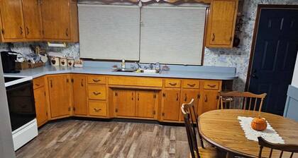 Cozy 3-Bedroom Home in Charming Milroy – Minutes from State College/PSU Events