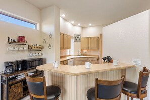 Fridge, microwave, oven, stovetop - Adventure Awaits, Bike Storage, Hot Tub, Relaxing Yard (Sedona)