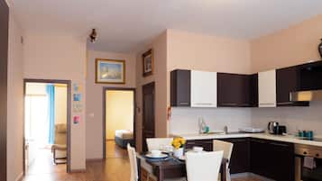 Apartment (2 Bedrooms) | Front of property