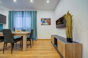 Huoneisto (1 Bedroom) | Oleskelualue | Televisio