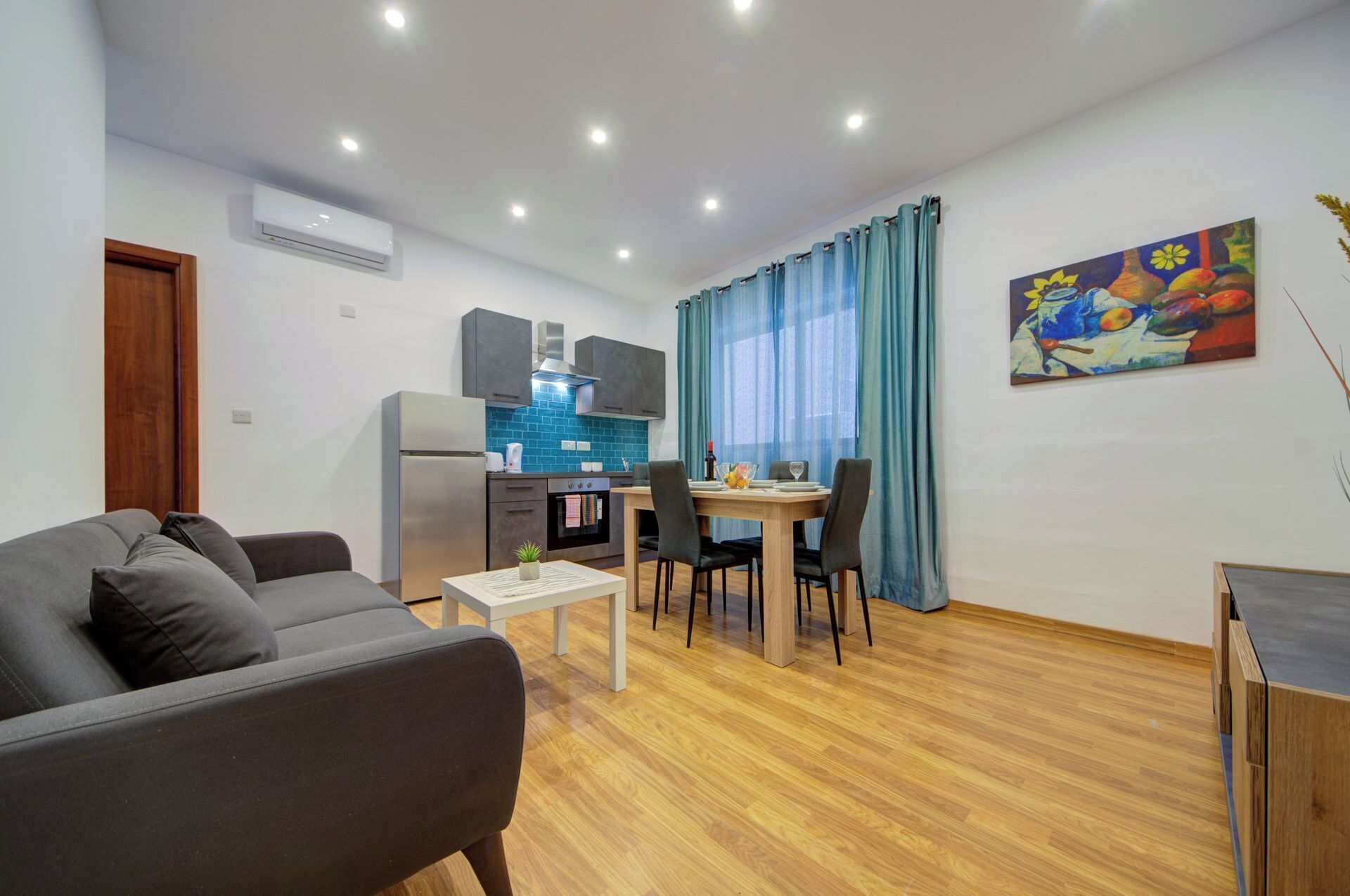 Apartment (1 Bedroom) | Wohnbereich | Fernseher