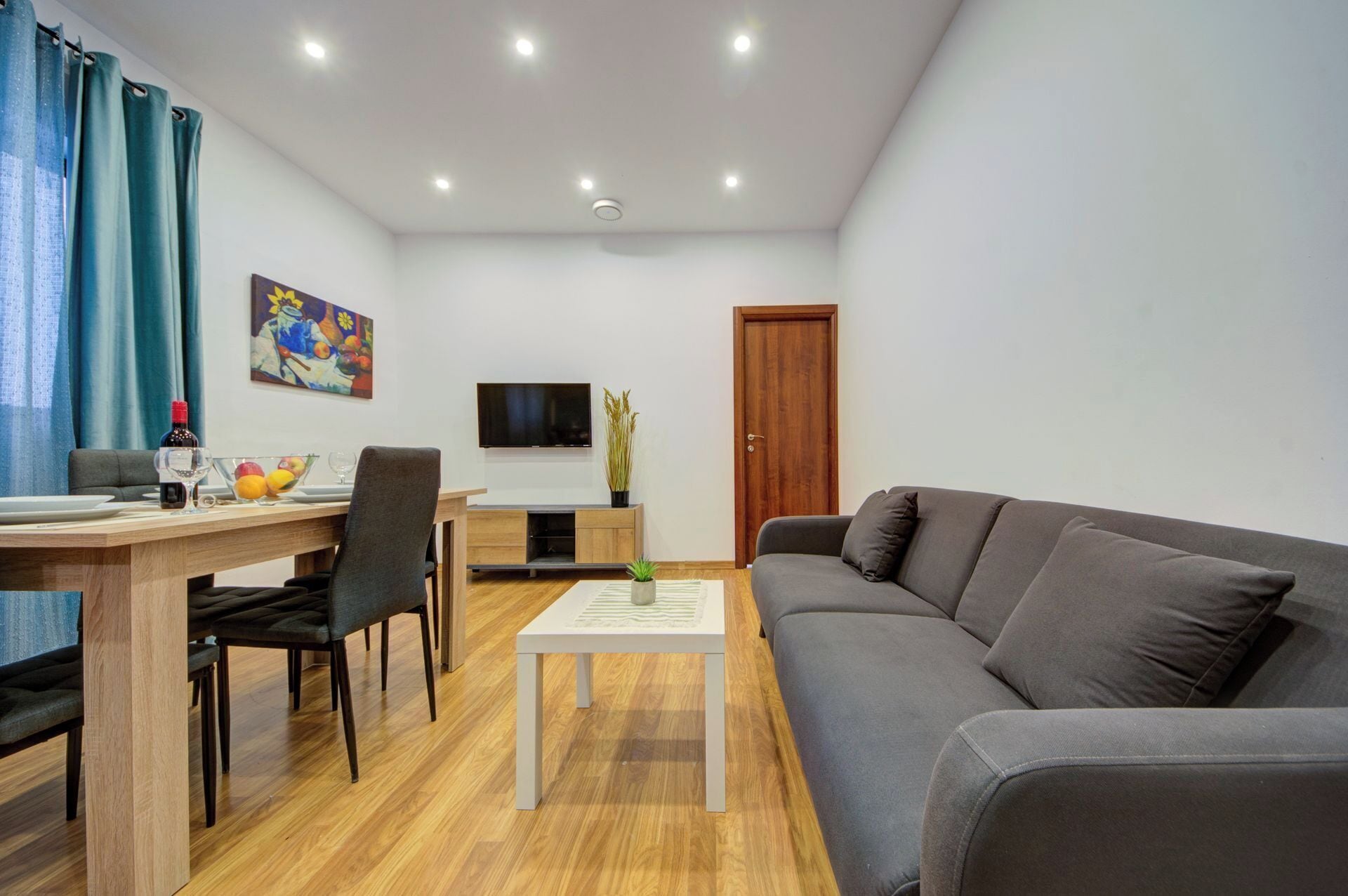 Apartment (1 Bedroom) | Wohnbereich | Fernseher