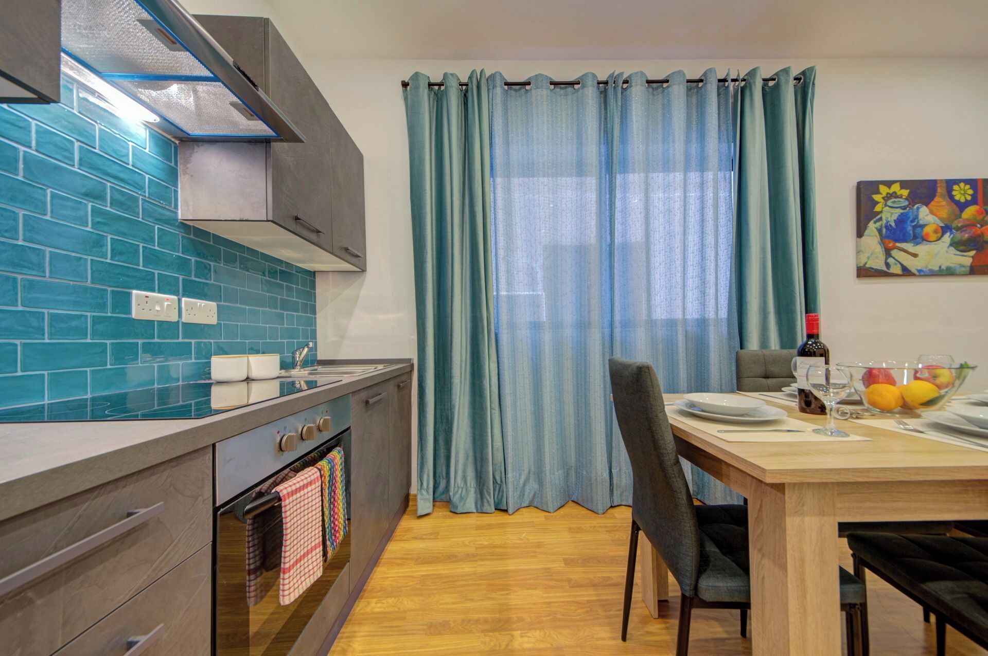 Departamento (1 Bedroom) | Cocina privada | Horno, tetera eléctrica y utensilios de cocina 