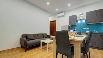 Departamento (1 Bedroom) | Área de sala de estar | Televisión