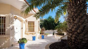 Villa (6 Bedrooms) | Esterni