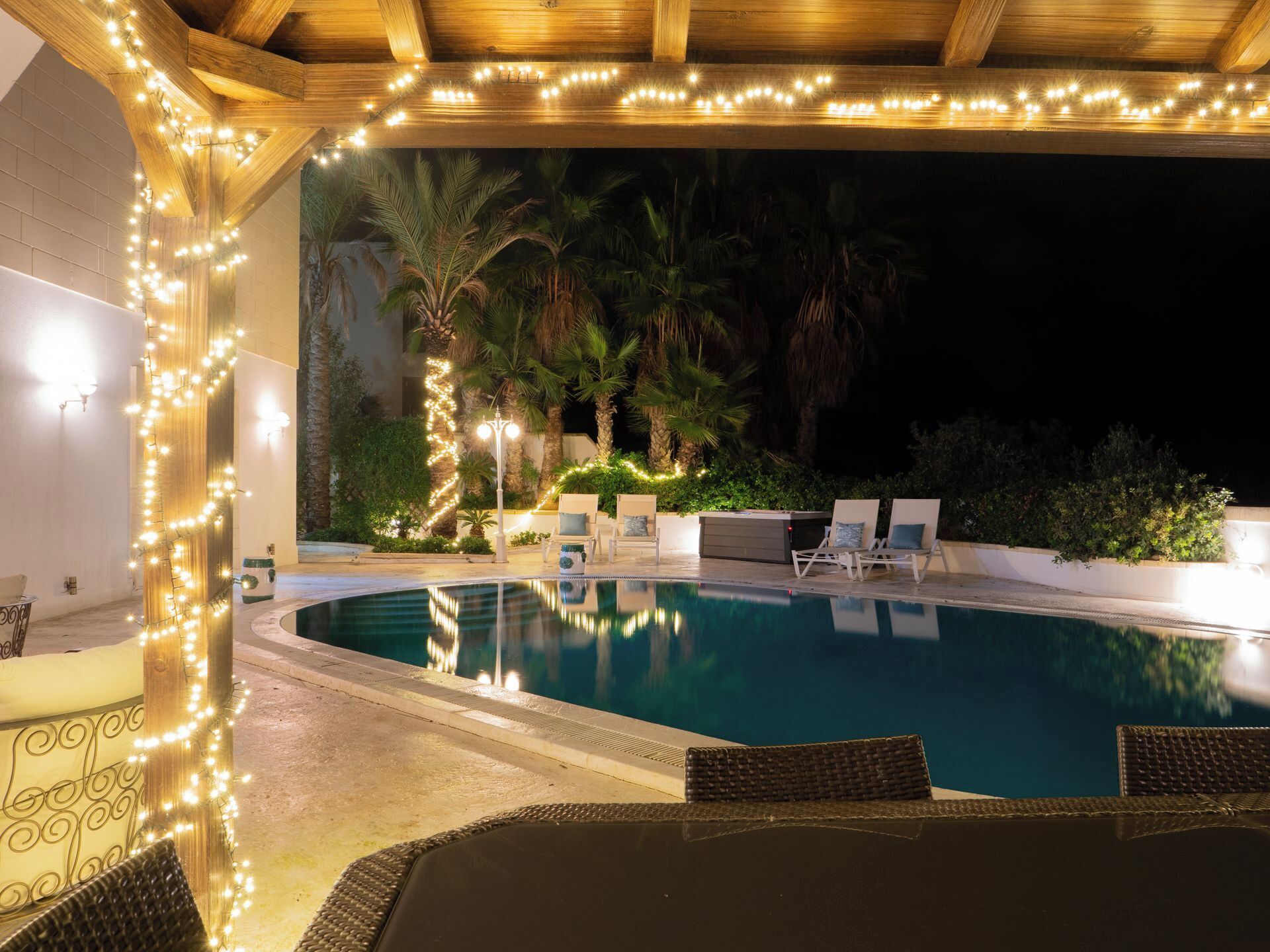 Biệt thự (6 Bedrooms) | Hồ bơi ngoài trời