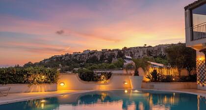 Villa Alexandra: Sea Views, Pool, Jacuzzi & Sauna