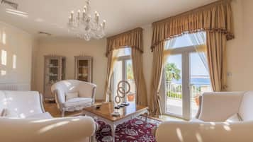 Villa (6 Bedrooms) | Interior