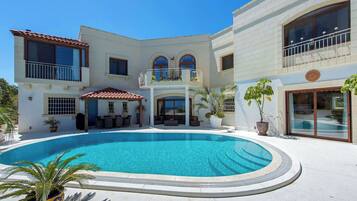 Biệt thự (6 Bedrooms) | Mặt tiền nơi lưu trú