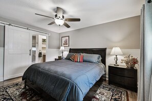 Room - Palmetto Escape - 3 Bed, Private Garden and Balcony by Gulf Coast Holiday Homes (Palmetto)