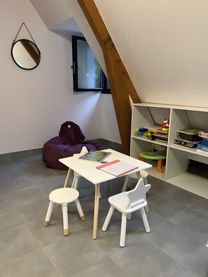 Children’s area - Holiday Home “Gîte Chez Léontine” with Private Terrace, Wi-Fi, and Air Conditioning (Lacave)