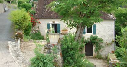 Holiday Home “La Vallée de l’Ouysse 5”: Mountain View, Wi-Fi, Air Conditioning