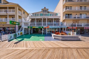 Exterior - Columbus Villa 107 - 3 bedroom on the boardwalk with great beach and ocean views~ (Ocean City)