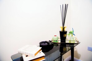 Interior - House - Sleeps 7 - Parking - 10min Drive to Centre (Manchester)