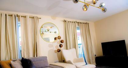 House - Sleeps 7 - Parking - 10min Drive to Centre