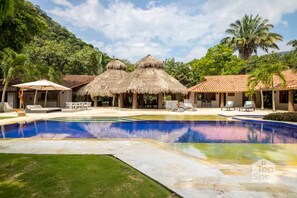 Pool - ¡TopSpot® en la Mejor Ubicación de Entrepuentes! (Apulo)